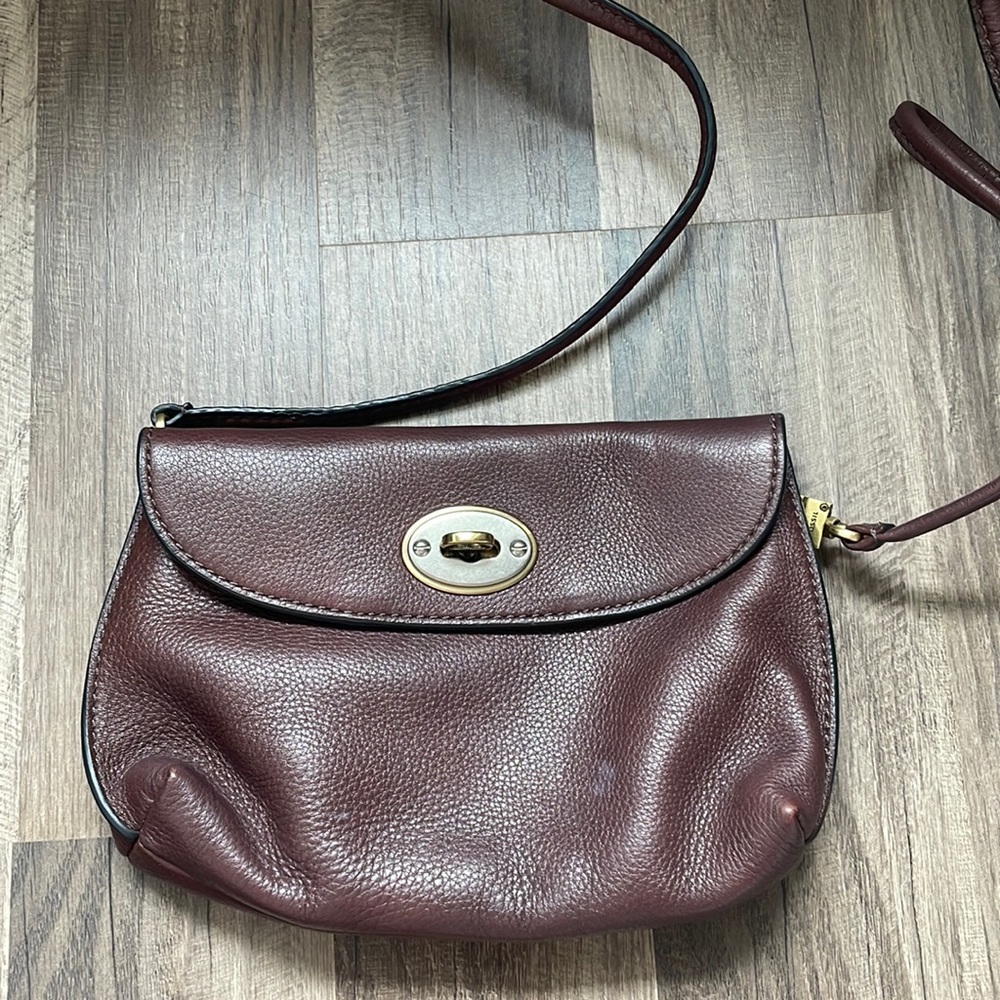 Gently used Fossil brown leather cross body bag.